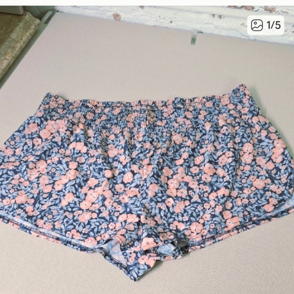 GAP Pants - Gap Floral Running Shorts XXL
